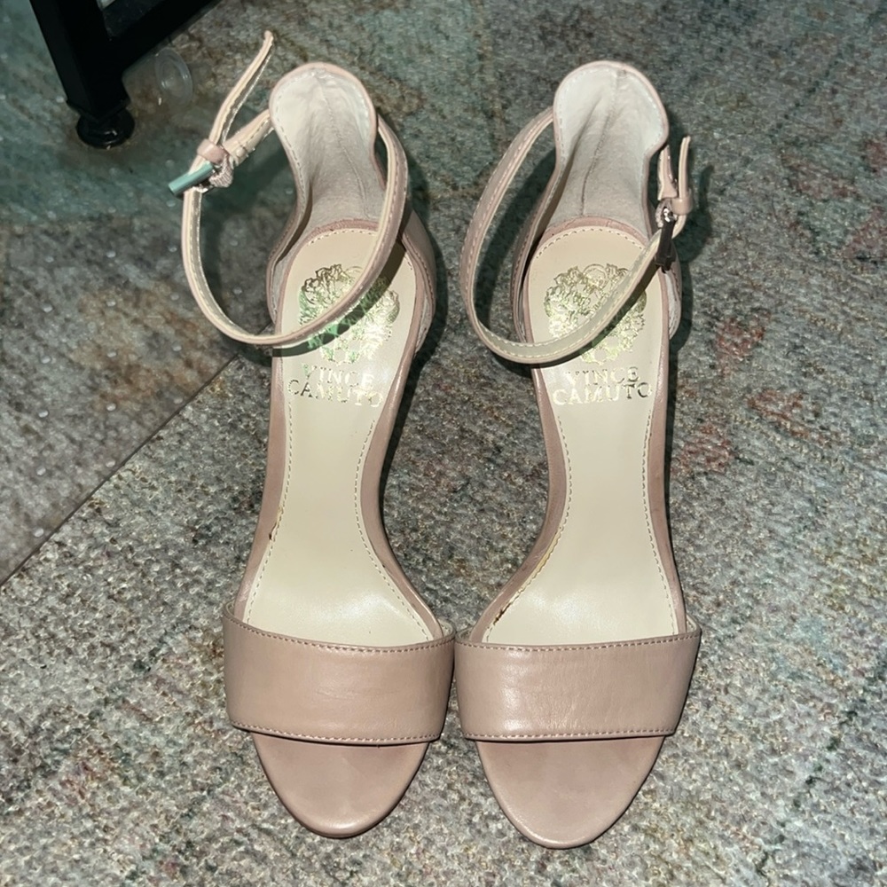 Vince Camuto Sandals Size 5
